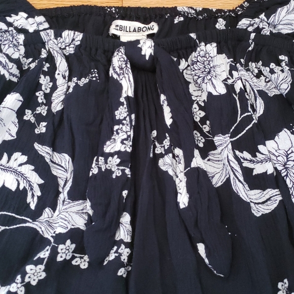 Billabong - Black Floral Long Sleeve Tie Dress - Picture 7 of 10